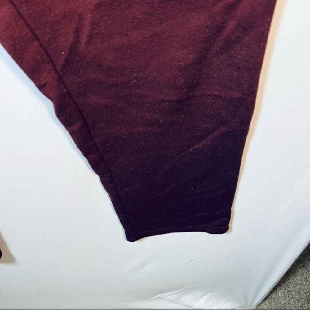Old‎ Navy Burgundy Straight Leg Pants Size Medium - Picture 9 of 9
